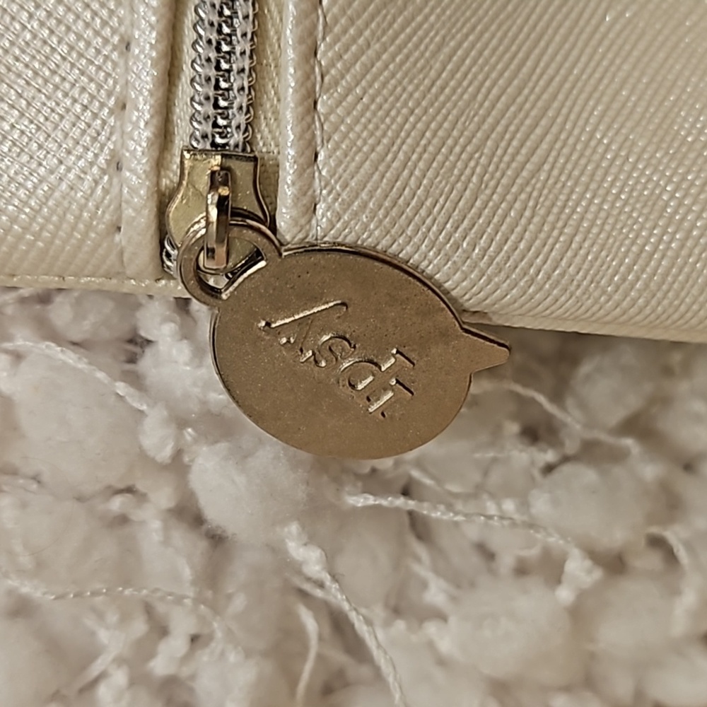 Sanrio Gudetama Pouch Bag - Picture 4 of 13